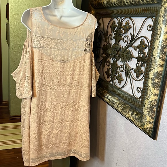 Torrid Cold Shoulder Top  Nude Color Lace with Stretch NWOT Sz 5X - Picture 8 of 14